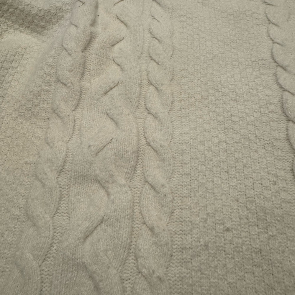 Abercrombie & Fitch Ultra Soft White Heavy Cable Knit Sweater Men's Size Large - Picture 3 of 7